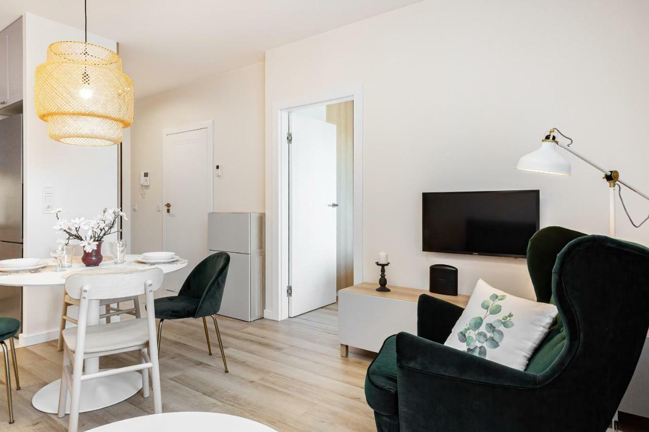 Apartment Walonska With Free Parking Wroclaw By Noclegi Renters المظهر الخارجي الصورة